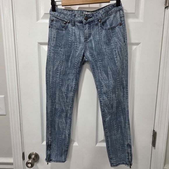 Free People Ankle Zip Skinny Jeans Reptile Snake Print Acid Wash, Size 26 - Picture 3 of 7
